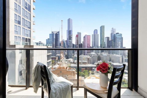 A Cozy 2BR Apt Near Melbourne Central City Views - Accommodation Tasmania 2