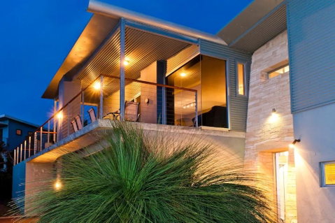 A La Plage Beach House - Accommodation Tasmania 0