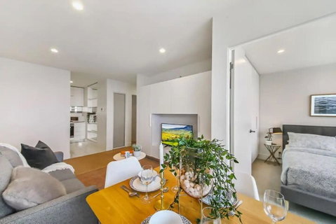 A Stylish & Modern 2BR Apartment Fantastic Views - Accommodation Tasmania 4