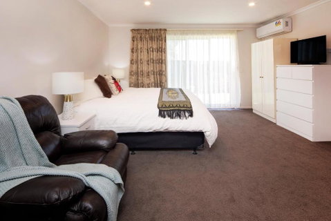 Aalen Lakeview Studio - Accommodation Tasmania 0