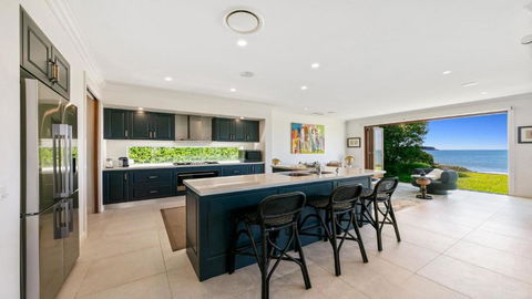 Absolute Beachfront On Stunning Pearl Beach - Accommodation Tasmania 4