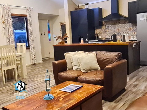A Beautiful New Property, Walking Distance To The Beach In Esperance WA! - Accommodation Tasmania 1