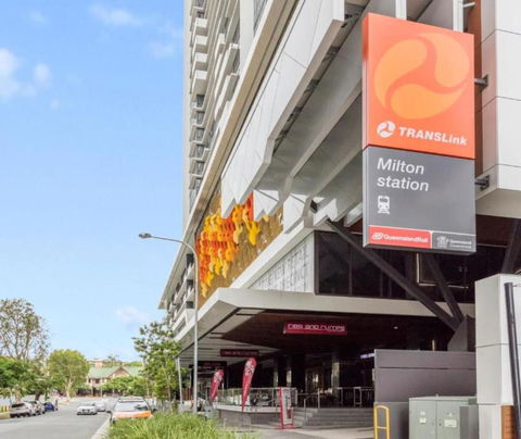 Amazing 2BR Delicate Apt, 1min To Train Station - Accommodation Tasmania 1