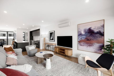 Anchorage Villa - Pet Friendly Marina Townhouse By The Beach - Accommodation Tasmania 1