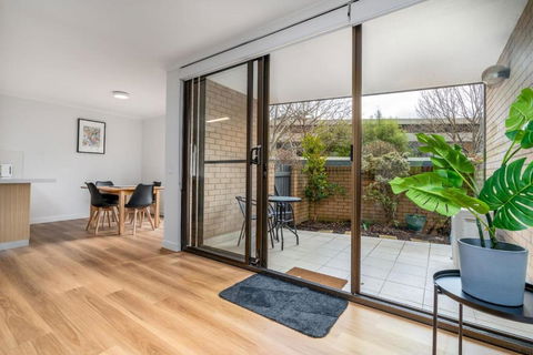 Apt In Kingston - 10min To Lake Burley Griffin - Accommodation Tasmania 4