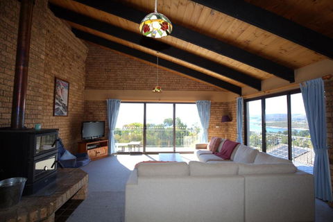 Aviemore - 2 14 Cobbodah Street - Accommodation Tasmania 1