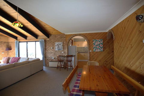 Aviemore - 2 14 Cobbodah Street - Accommodation Tasmania 4