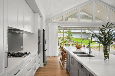 Avoca Beach Seabreeze At Saltwater - Accommodation Tasmania 0