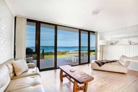 Azure Absolute Beachfront I Pet Friendly - Accommodation Tasmania 1