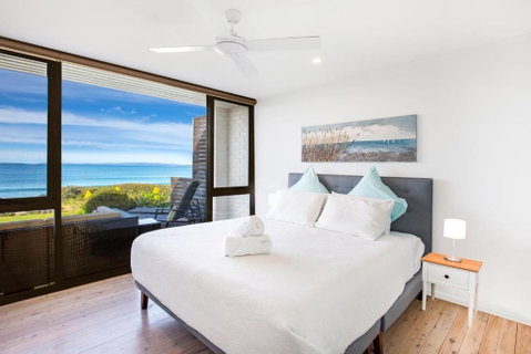 Azure Absolute Beachfront I Pet Friendly - Accommodation Tasmania 4