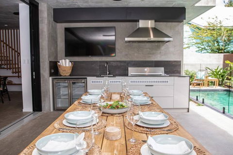 Azure Port Douglas - Luxurious & Modern - Accommodation Tasmania 2