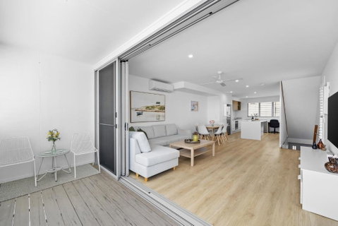 Azure River Side Townhouse - Accommodation Tasmania 4
