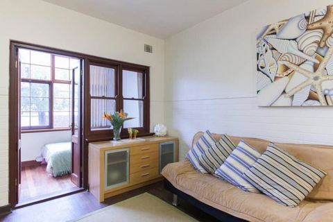 B3 Crawley Apartment 1 BRM & Sleepout Near UWA - Accommodation Tasmania 3