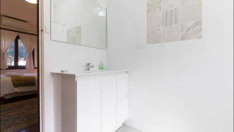 B4 Crawley Apartment 1 BRM & Sleepout Near UWA - Accommodation Tasmania 3