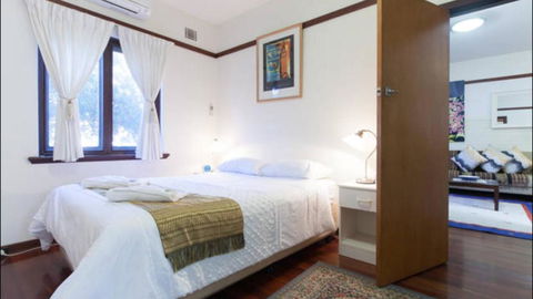 B4 Crawley Apartment 1 BRM & Sleepout Near UWA - Accommodation Tasmania 1