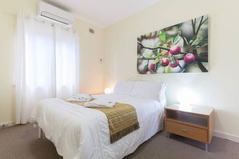 B5 Crawley Apartment 1 BRM & Sleepout Near UWA - Accommodation Tasmania 1