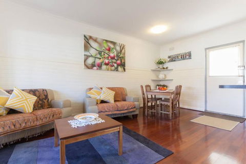 B7 Crawley Apartment 1 BRM & Sleepout Near UWA - Accommodation Tasmania 4