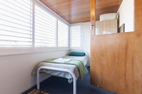 B8 Crawley Apartment 1 BRM & Sleepout Near UWA - Accommodation Tasmania 4