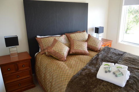 BATHURST GOLDFIELDS RESIDENCE On MOUNT PANORAMA - Accommodation Tasmania 0