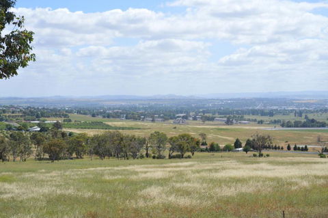 BATHURST GOLDFIELDS RESIDENCE On MOUNT PANORAMA - Accommodation Tasmania 1