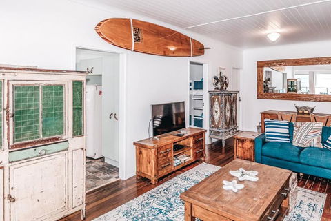 BAY PROPERTIES . Pacific Lodge - Accommodation Tasmania 3