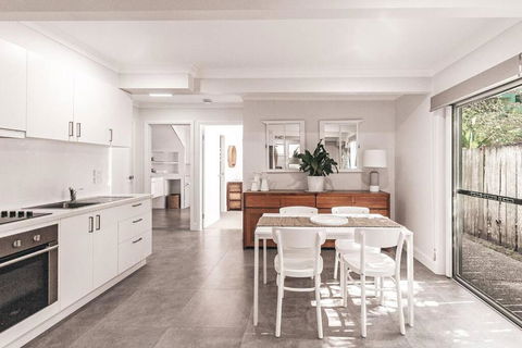 BAY PROPERTIES . Summer Salt On Main - Accommodation Tasmania 0