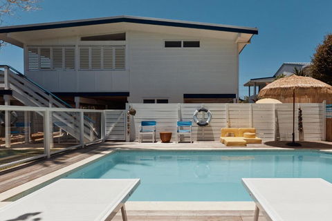 BAY PROPERTIES . The Sailors Bungalow - Accommodation Tasmania 2