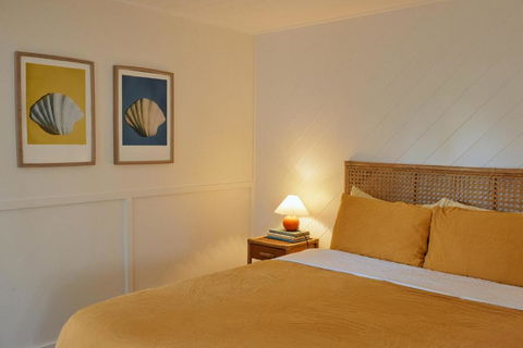 BAY PROPERTIES . The Sailors Bungalow - Accommodation Tasmania 3