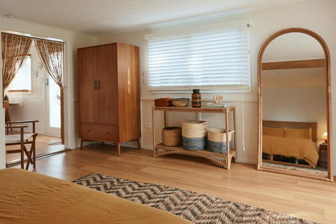 BAY PROPERTIES . The Sailors Bungalow - Accommodation Tasmania 4