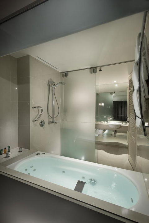 Hilton Cairns - Accommodation Tasmania 4