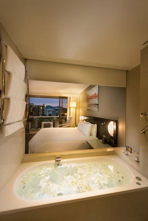 Hilton Cairns - Accommodation Tasmania 22