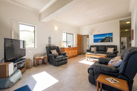 Keith\'s Place, 1 Of The 3 Most Popular Units On Bribie - Accommodation Tasmania 12