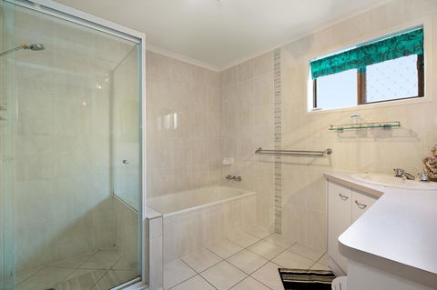 Keith\'s Place, 1 Of The 3 Most Popular Units On Bribie - Accommodation Tasmania 27