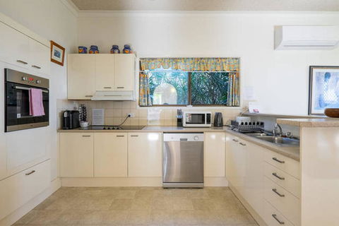 Keith\'s Place, 1 Of The 3 Most Popular Units On Bribie - Accommodation Tasmania 14