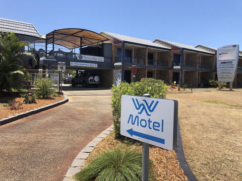 Bribie Waterways Motel - Accommodation Tasmania 1