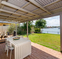 Lowset home on the canal - Dolphin Dr Bongaree - Accommodation Tasmania