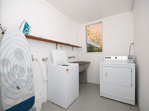 'Beachside' Shoal Bay, Unit 6 - Accommodation Tasmania 3