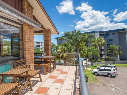 'COLUMBIA VIEWS', 2/9 COLUMBIA CLOSE - AIRCON, WIFI, NETFLIX, VIEWS & BOAT PARKING - Accommodation Tasmania 1
