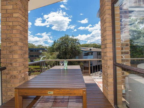 'COLUMBIA VIEWS', 2/9 COLUMBIA CLOSE - AIRCON, WIFI, NETFLIX, VIEWS & BOAT PARKING - Accommodation Tasmania 2