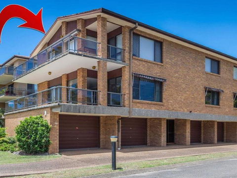 'COLUMBIA VIEWS', 2/9 COLUMBIA CLOSE - AIRCON, WIFI, NETFLIX, VIEWS & BOAT PARKING - Accommodation Tasmania 0