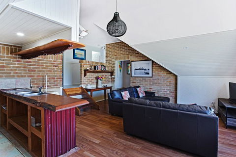 'Salt Wood' Cabin Style Retreat - Accommodation Tasmania 2