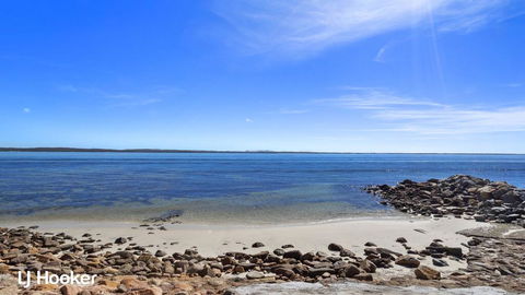 'Yacaaba' Beautiful Waterfront Location - Accommodation Tasmania 2