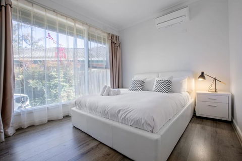 , , , Alice Wonderland, , ,  In 4 Beds House - Accommodation Tasmania 3