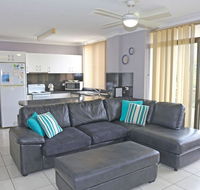 1 'The Commodore' 9-11 Donald St - Ground Floor Unit Close To Shops Cafe's And Marina - Accommodation Tasmania