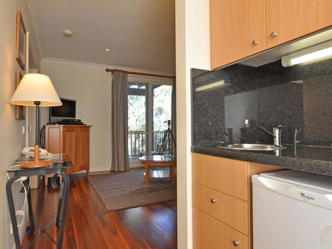 1 Bedroom Executive Villa Located Within Cypress Lakes - Accommodation Tasmania 2