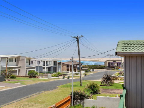 1/32 Ocean Avenue - Three Bedrooms, Three Bathrooms, Air Con, Boat Parking & Water Views - Accommodation Tasmania 0