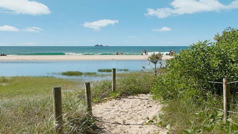 1/56 Lawson Street@Clarkes Beach - Accommodation Tasmania 2
