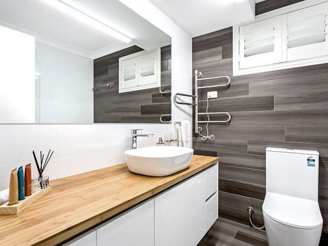 10 'Carindale' 19 Dowling St - Ground Floor Unit With WIFI, Foxtel And Linen - Accommodation Tasmania 2