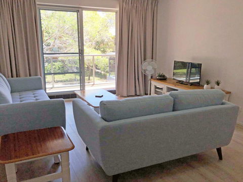 10 'Parkview', 11-13 Catalina Close - Peaceful Park Views - Accommodation Tasmania 1
