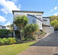 10 Barra Crescent Coolum Beach 500 BOND WIFI walking distance to beach